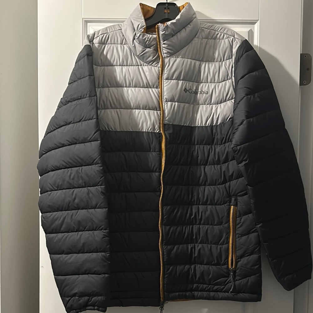 Columbia Gray and Black Puffer Jacket with Quilted Design and Full-Length Zipper